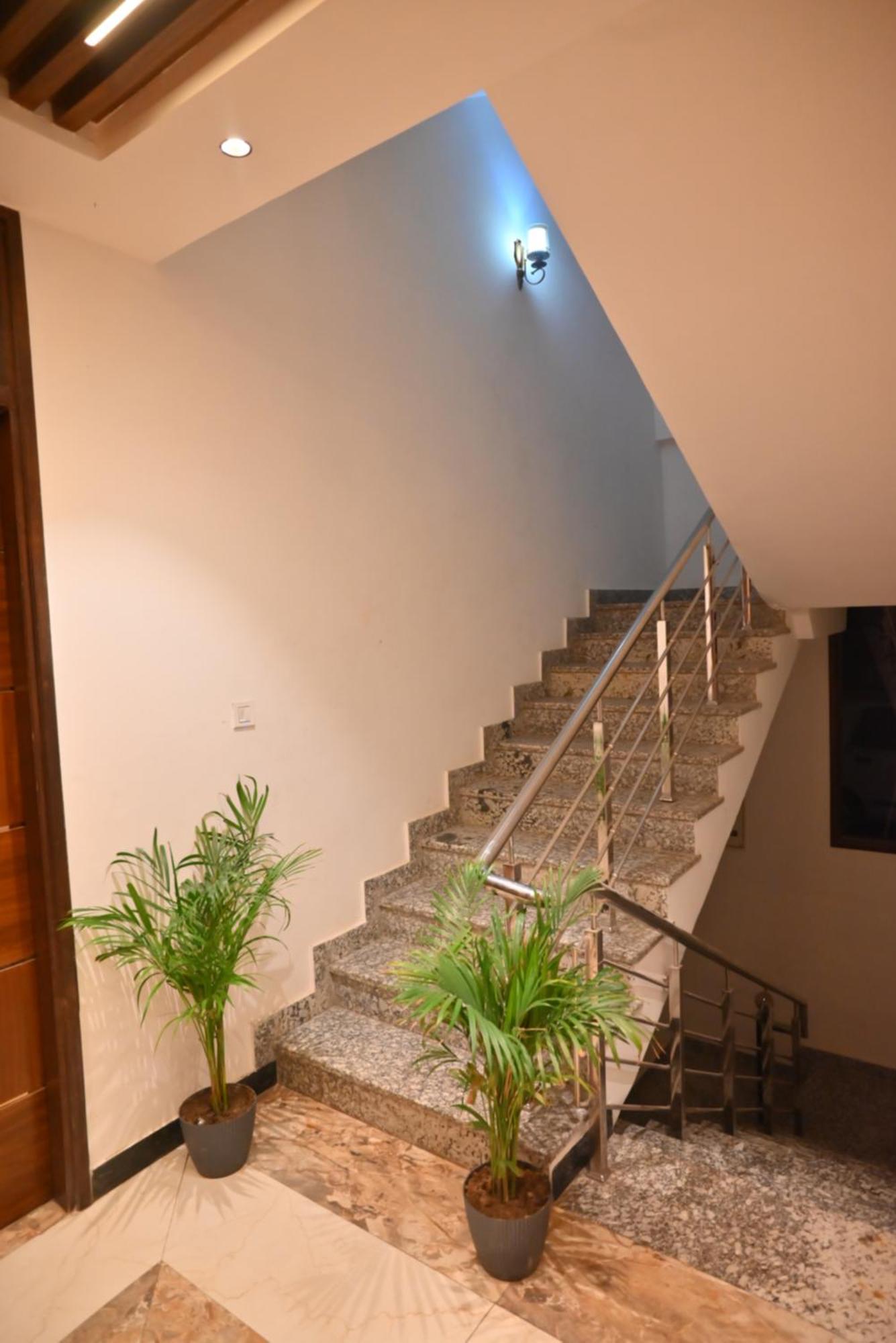 Hotel Lake View Chandīgarh Exterior foto