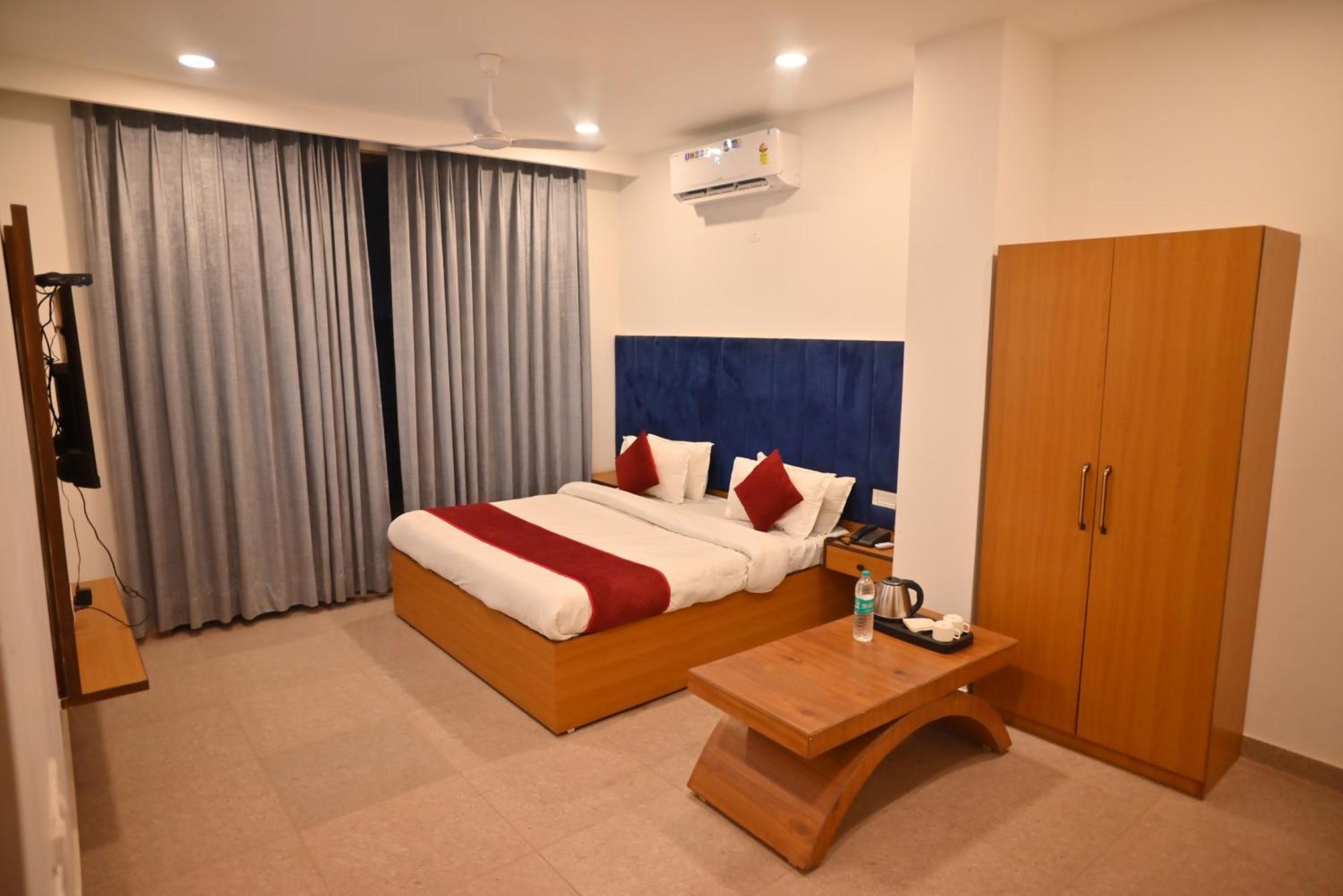 Hotel Lake View Chandīgarh Exterior foto