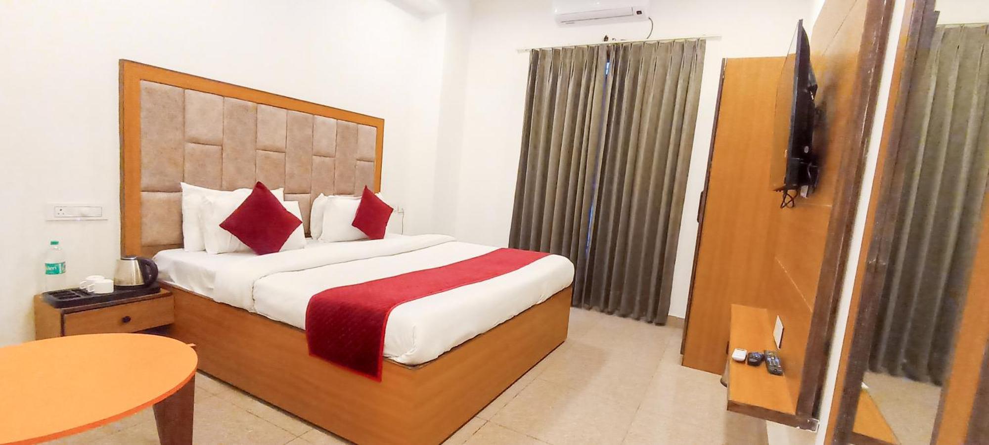 Hotel Lake View Chandīgarh Exterior foto