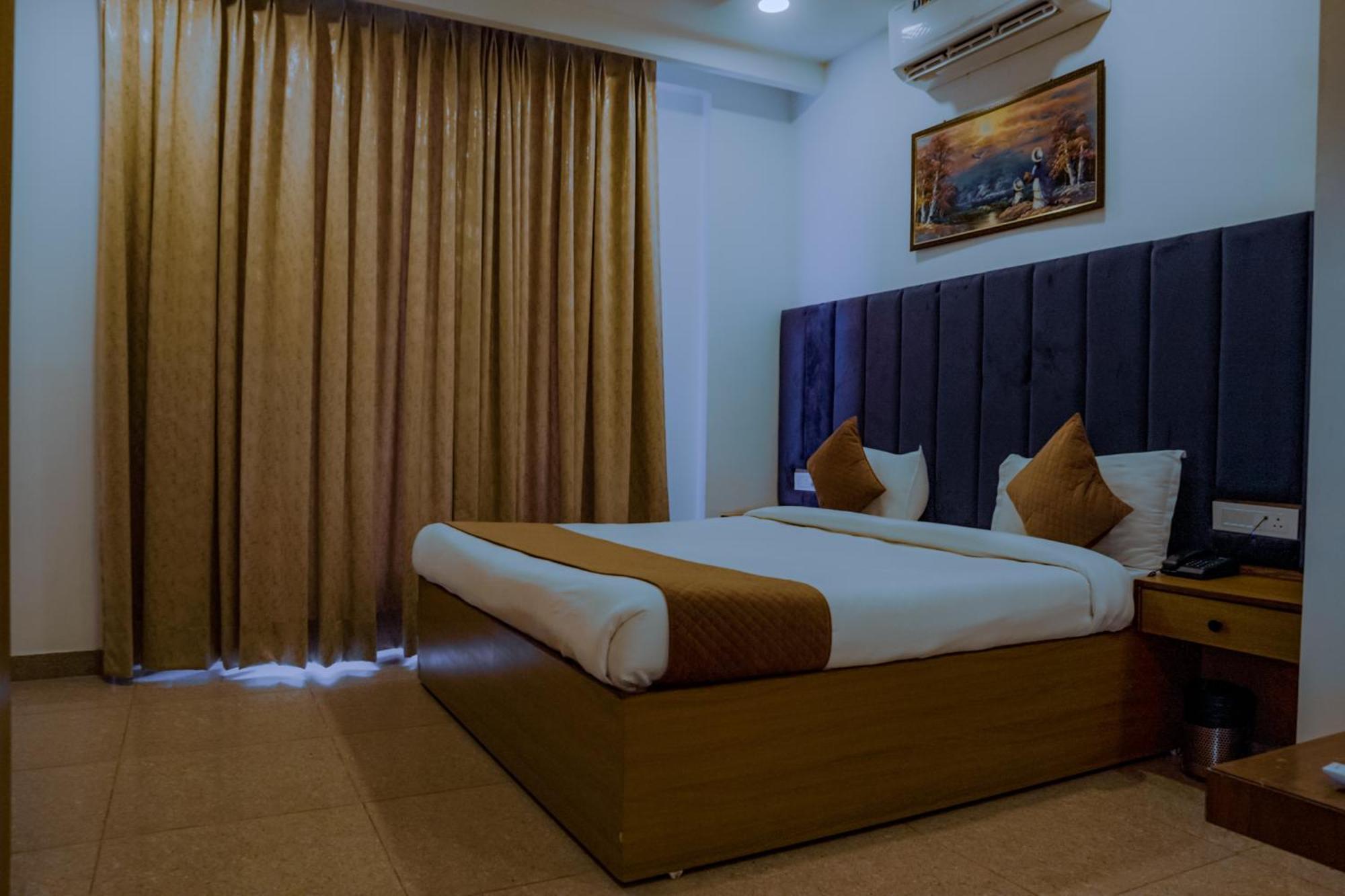 Hotel Lake View Chandīgarh Exterior foto