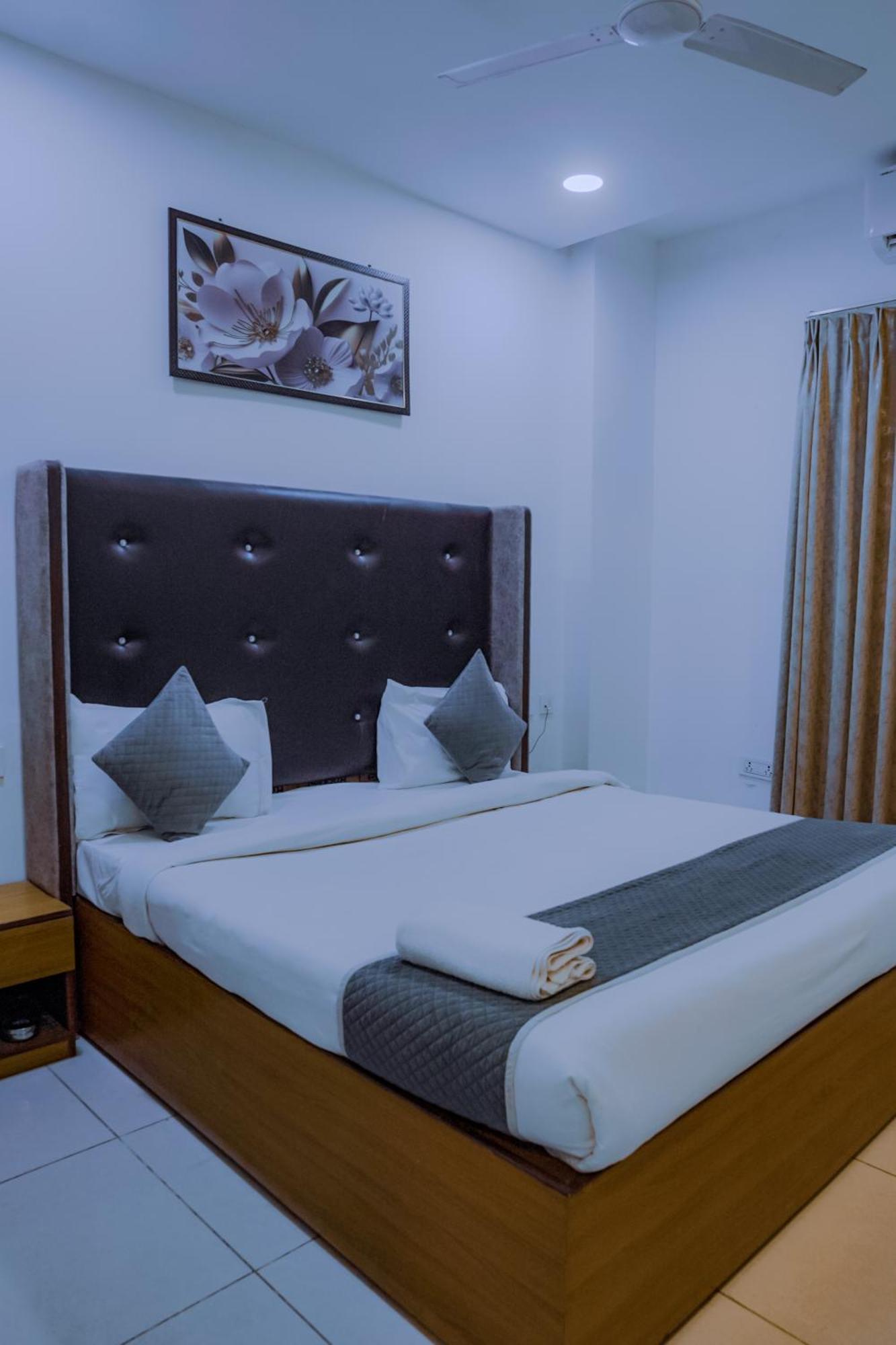Hotel Lake View Chandīgarh Exterior foto